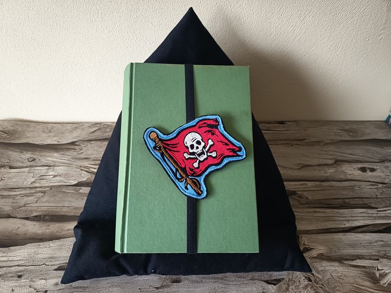Piratenflagge mit Totenkopf von Atelier RoCas