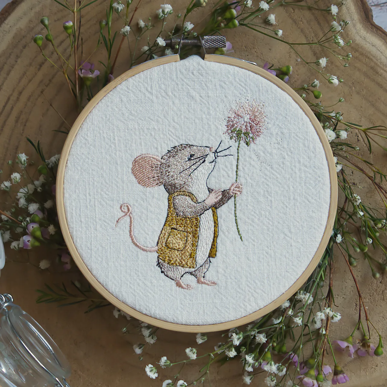Stickdatei Maus mit Pusteblume von CoraDesign
